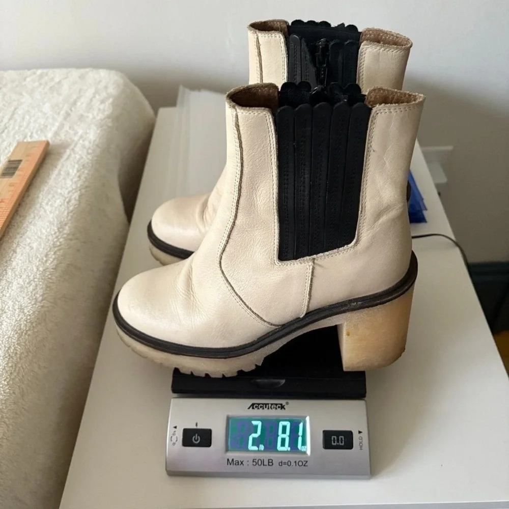 Free People James Chelsea Ankle Boot Women's Sz 6 White Leather Side Zip